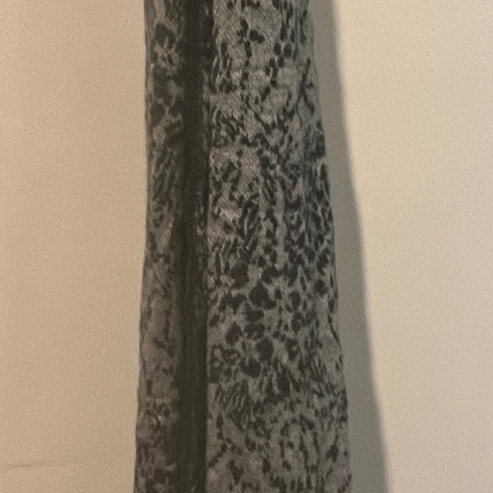 59. Gray and Black Patterned Scarf